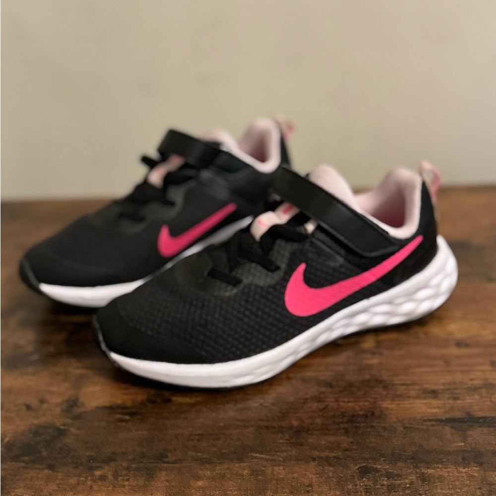 Nike Kids Sneakers * Black and Pink Velcro *New